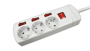 36.186  BASE 3 TOMAS C/INTERRUPTOR INDEPENDIENTE