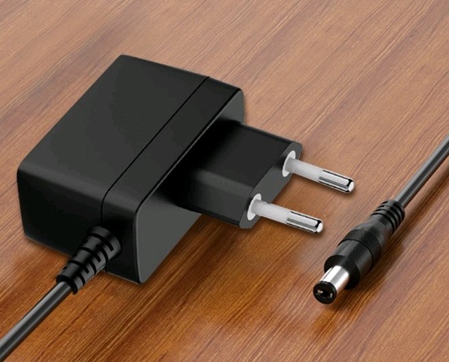 ALM077  ALIMENTADOR 9V/2000mA ELECTRONICO